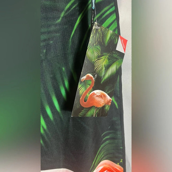 NWT Whitley Willows Microfiber Beach Towel Reversible 35" X 70 - Picture 2 of 8